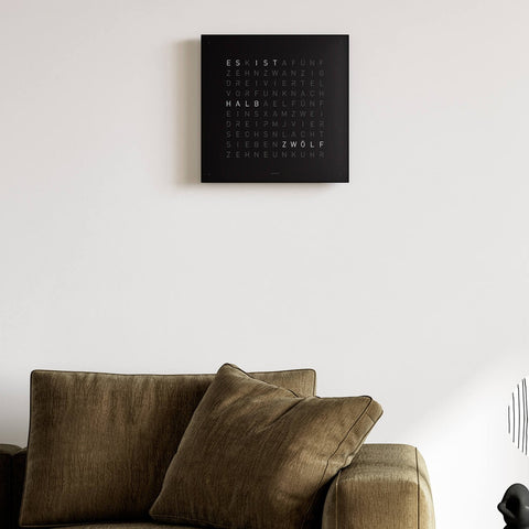 KLASSISCHE UHR 45X45 QT4 QLOCKTWO PANEL UND BASIS SCHWARZ