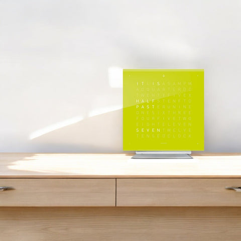 QLOCKTWO TOUCH-UHR 13,5X13,5 CM GRÜN