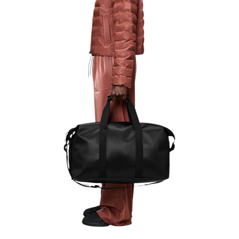 HILO WEEKEND BAG W3 14200 RAINS SCHWARZES GRAIN