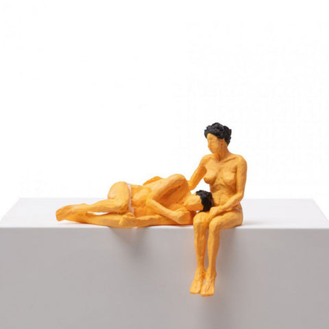 2 SELETTI RESIN STATUETTEN LOVE IS A VERB THEO&ELENA ART. 09005