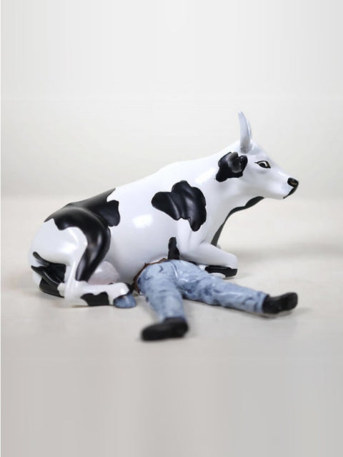 COW PARADE M COW SITTING ON MAN/NI MU ART. 47811 MULTICOLOR