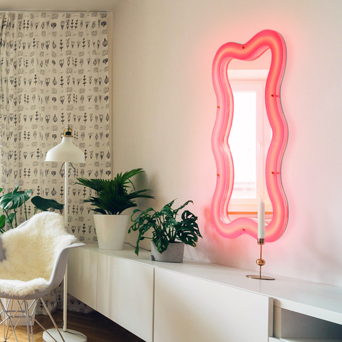 SPECCHIO SUPERCURVE CON CORNICE LUMINOSA 59.77X102,55 ART. 17166 SELETTI PINK
