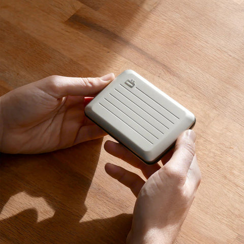 SMART CASE V2 KARTENHALTER SILBER OGON DESIGN