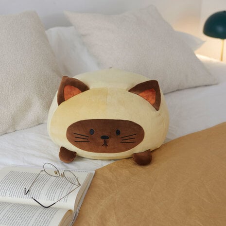 KITTY BALVI BRAUNES KISSEN