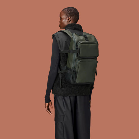 TRAIL CARGO RUCKSACK GRÜN W3 ART.14330 RAINS