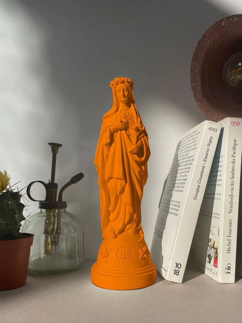 ARANCIONE J'AI VU LA VIERGE STATUETTA MADONNA CON FIORI IN MANO CM 21