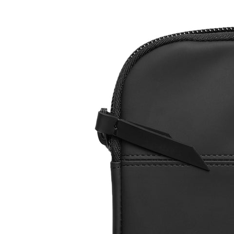 RAINS TRAIL LAPTOP CASE 14860 BLACK